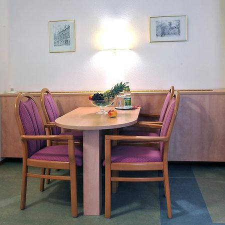 Hotel Gruener Baum Pommersfelden Kültér fotó