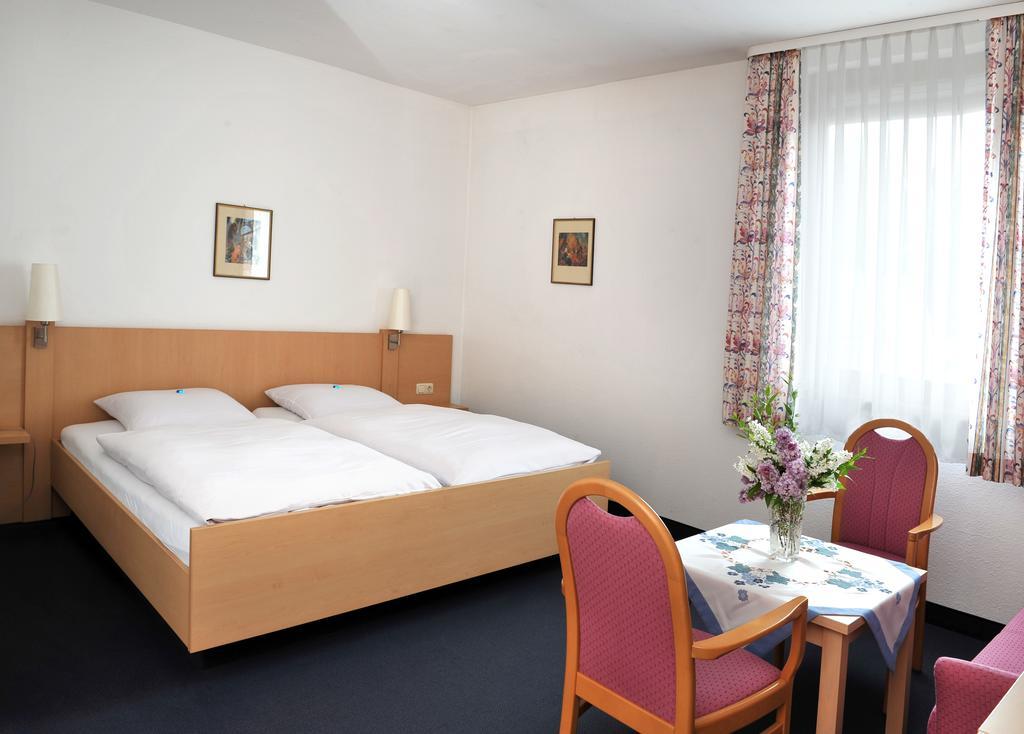 Hotel Gruener Baum Pommersfelden Kültér fotó
