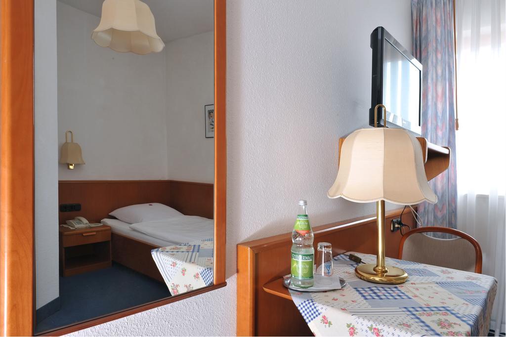 Hotel Gruener Baum Pommersfelden Kültér fotó