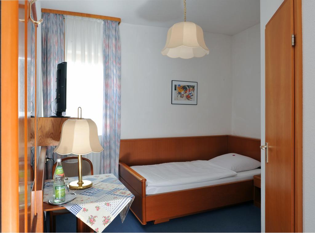 Hotel Gruener Baum Pommersfelden Kültér fotó