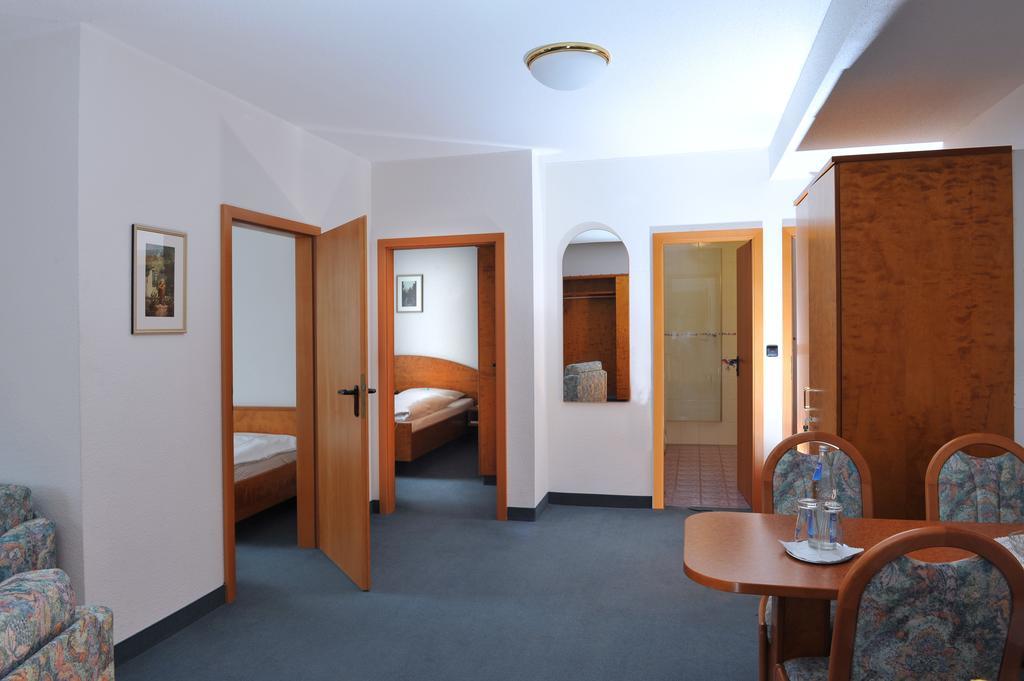 Hotel Gruener Baum Pommersfelden Kültér fotó