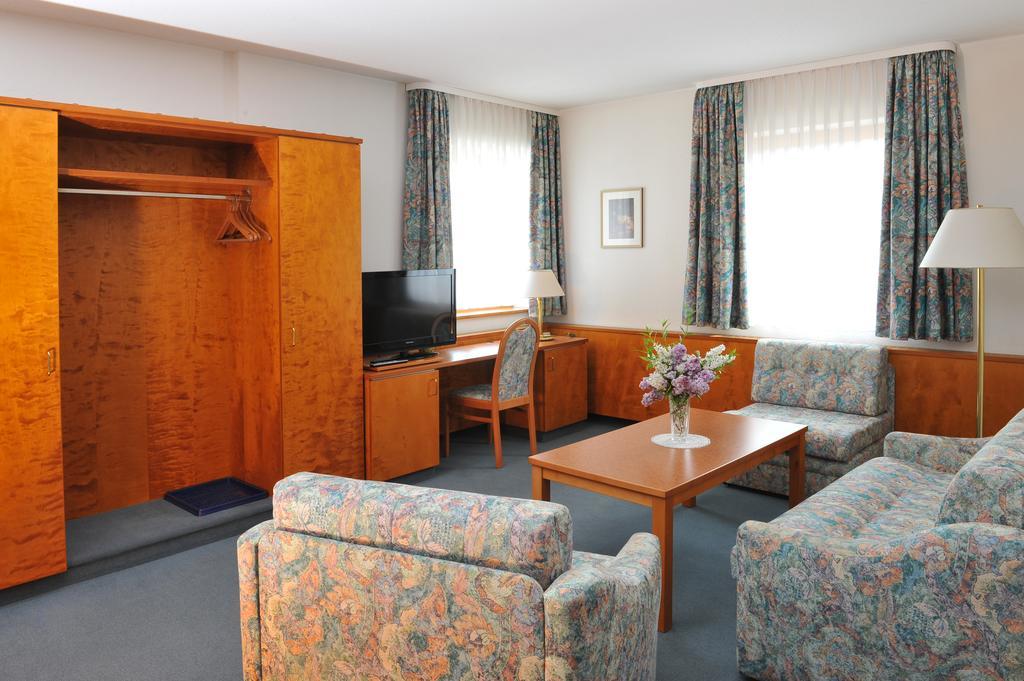 Hotel Gruener Baum Pommersfelden Kültér fotó