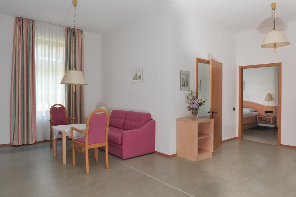 Hotel Gruener Baum Pommersfelden Kültér fotó
