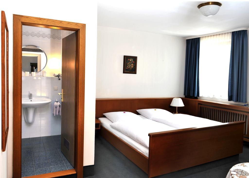 Hotel Gruener Baum Pommersfelden Kültér fotó