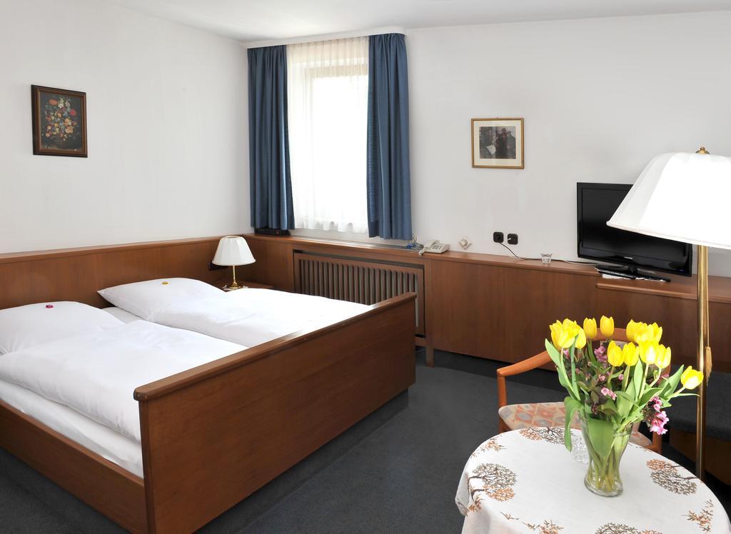 Hotel Gruener Baum Pommersfelden Kültér fotó